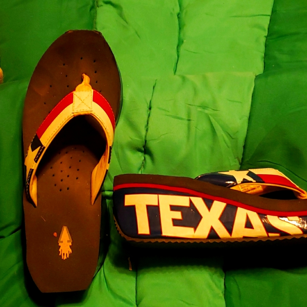 COPY - Women sandals size 8, patent leather,Volatile is the brand.